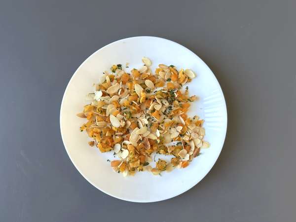 Салам от крема сирене с кайсии и бадеми: идеалното предястие за парти! - Подготовка стъпка 4