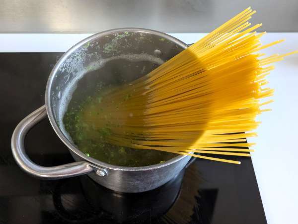 Кремообразна паста с броколи и бадеми: лесно за приготвяне и вкусно ястие - Подготовка стъпка 6