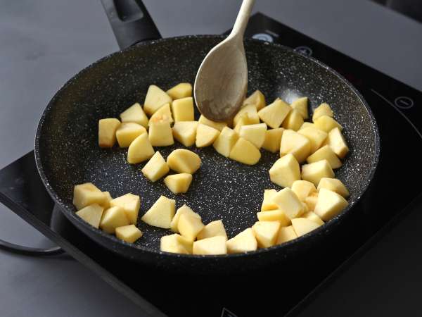 Шоколадов ябълков фъдж - супер лесен десерт, който се приготвя само с 2 съставки! - Подготовка стъпка 2