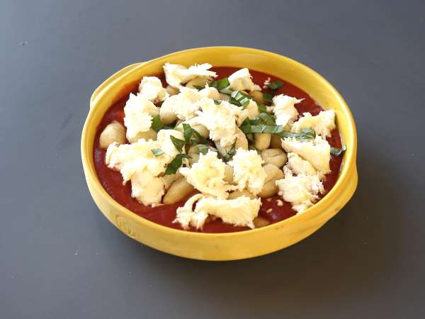 Бърз и успокояващ гратен от ньоки с домати и моцарела - ньоки alla sorrentina на фурна - Подготовка стъпка 4