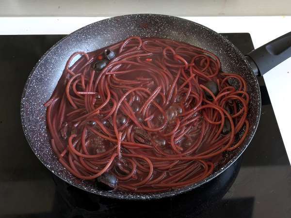 Spaghetti al fuoco di Bacco: паста с червено вино, която носи нещо специално на масата - Подготовка стъпка 4