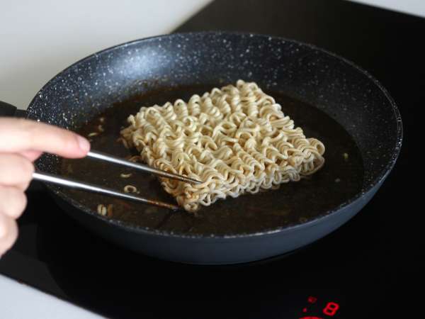 Как се приготвя булдак хабанеро лайм нудълс, рецепта с мариновано пилешко месо! - Подготовка стъпка 9