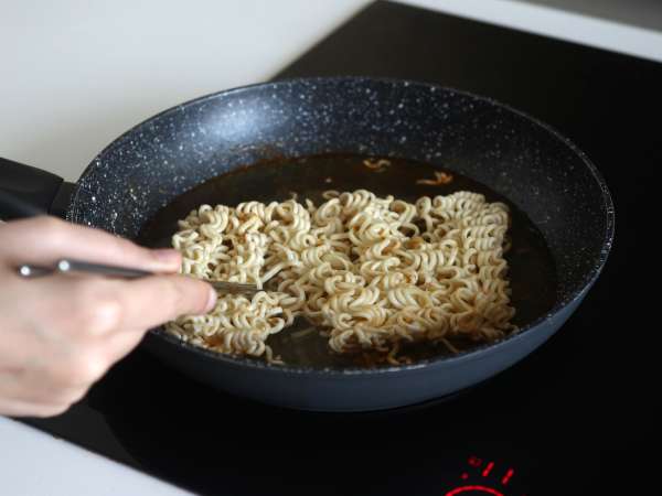 Как се приготвя булдак хабанеро лайм нудълс, рецепта с мариновано пилешко месо! - Подготовка стъпка 10