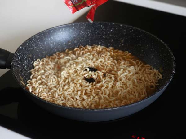 Как се приготвя булдак хабанеро лайм нудълс, рецепта с мариновано пилешко месо! - Подготовка стъпка 11