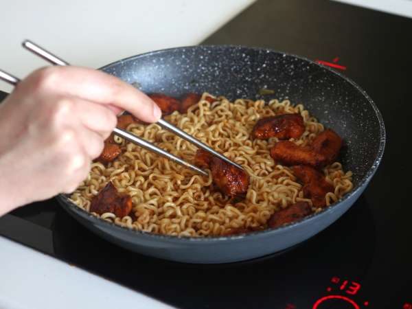 Как се приготвя булдак хабанеро лайм нудълс, рецепта с мариновано пилешко месо! - Подготовка стъпка 12