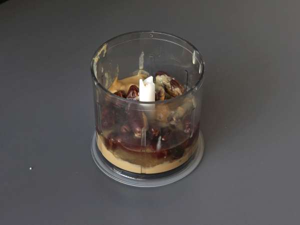 Фъдж с фурми, малко квадратче, пълно с енергия и вкус! - Подготовка стъпка 2