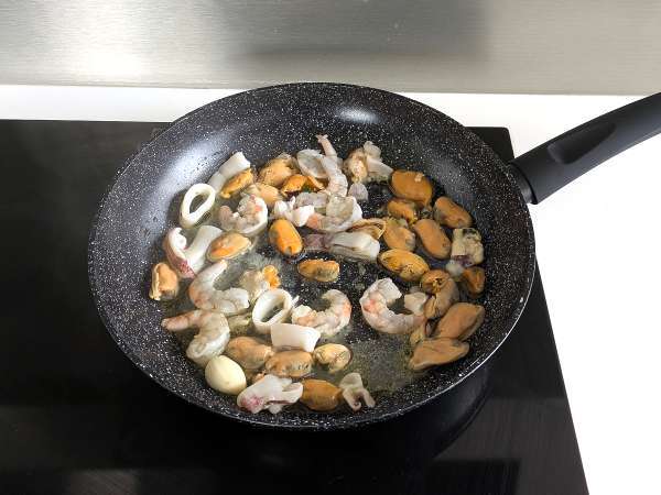 Замразено ризото с морски дарове: идеалното решение за бързо и вкусно - Подготовка стъпка 3