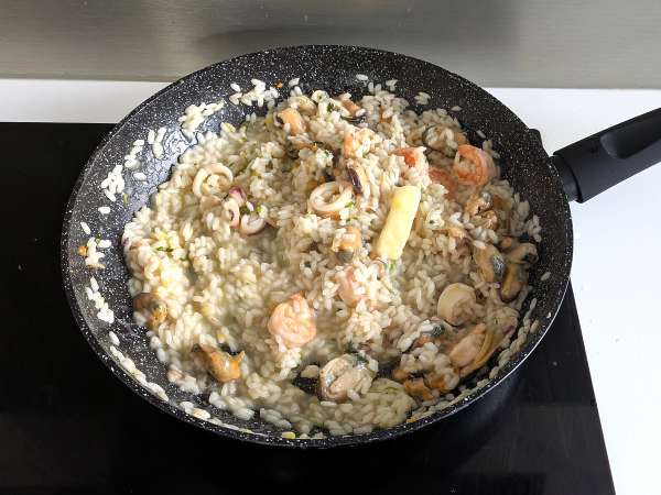 Замразено ризото с морски дарове: идеалното решение за бързо и вкусно - Подготовка стъпка 9