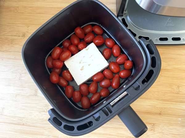 Печени ньоки с фета с Airfryer - супер бързо ястие с чери домати и фета! - Подготовка стъпка 1