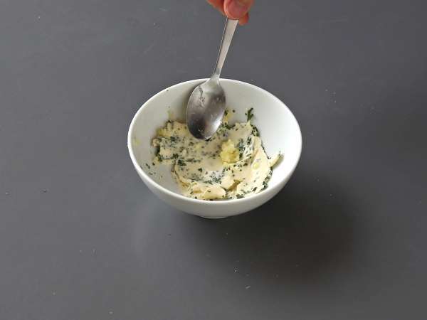 Круфини, комбинация от кроасан и кифла, в този случай осолени с пармезан и моцарела. - Подготовка стъпка 1