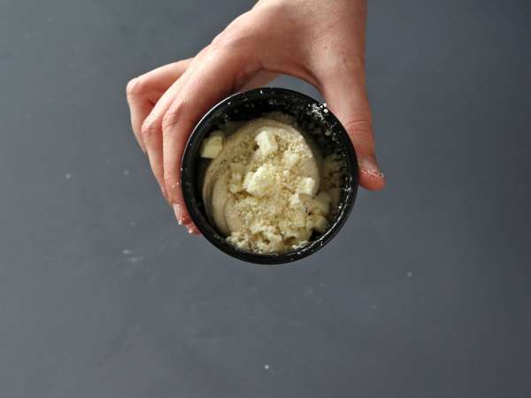 Круфини, комбинация от кроасан и кифла, в този случай осолени с пармезан и моцарела. - Подготовка стъпка 5