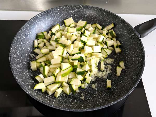 Кремообразна лазаня от тиквички: най-добрата вегетарианска рецепта, която да опитате! - Подготовка стъпка 4