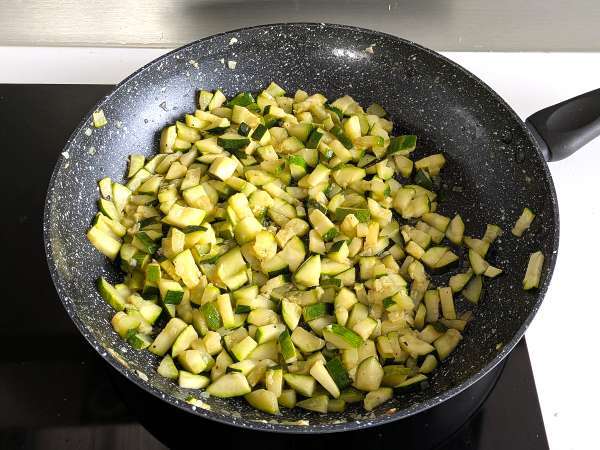 Кремообразна лазаня от тиквички: най-добрата вегетарианска рецепта, която да опитате! - Подготовка стъпка 5