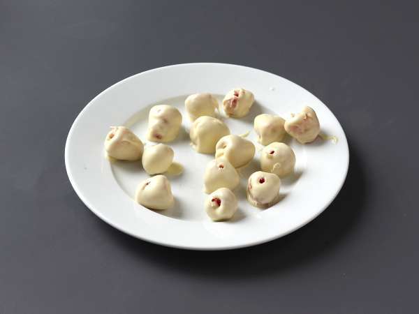 Хапки от малини, бял шоколад и рубинен шоколад в стил Franui - Подготовка стъпка 3