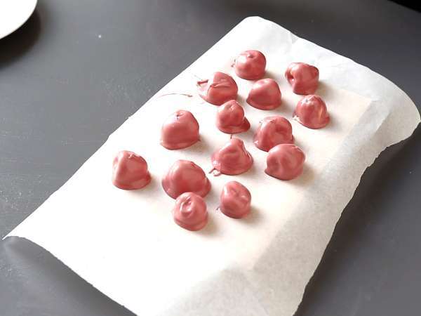 Хапки от малини, бял шоколад и рубинен шоколад в стил Franui - Подготовка стъпка 5