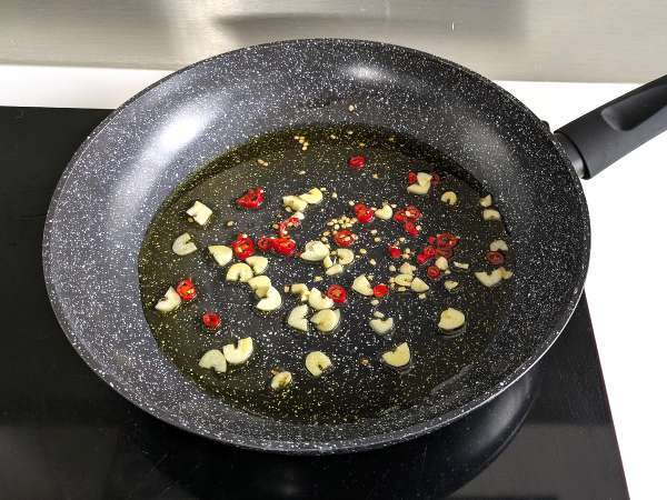 Спагети aglio, olio e peperoncino: ястието в последната минута на италианската традиция - Подготовка стъпка 5