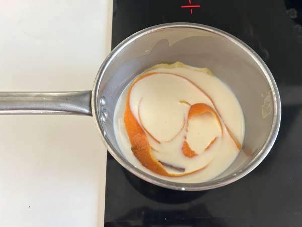 Мляко, изпържено на въздух във фритюрник. Традиционният десерт с по-малко масло и същия вкус, както винаги. - Подготовка стъпка 1