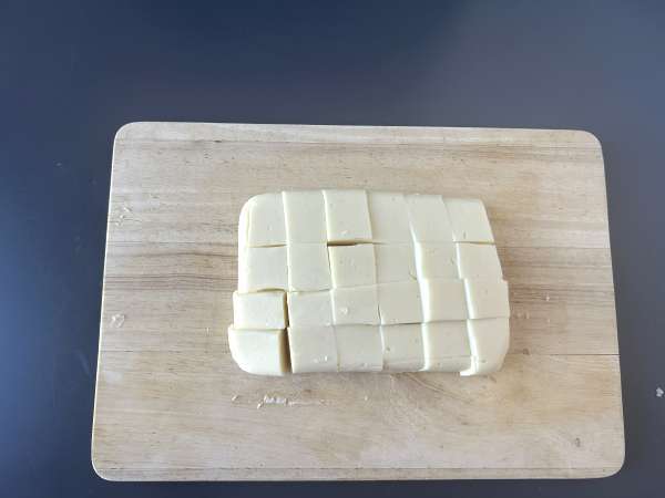 Мляко, изпържено на въздух във фритюрник. Традиционният десерт с по-малко масло и същия вкус, както винаги. - Подготовка стъпка 6