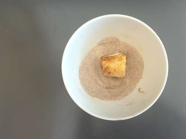 Мляко, изпържено на въздух във фритюрник. Традиционният десерт с по-малко масло и същия вкус, както винаги. - Подготовка стъпка 11