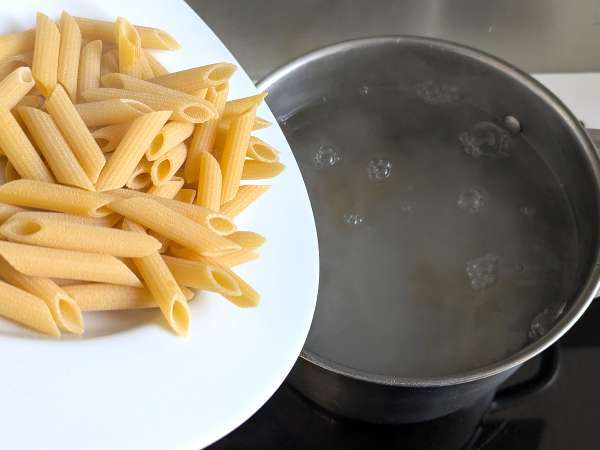 Паста с крем и шунка: кремообразна, бърза и неустоима! - Подготовка стъпка 3