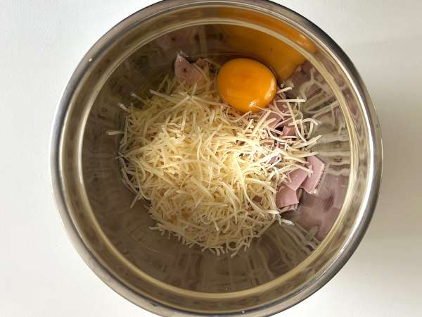 Гратен от паста с шунка и сирене във фритюрника - Подготовка стъпка 1