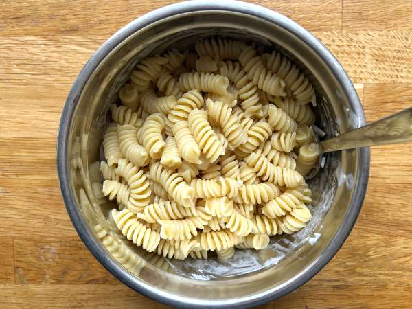 Гратен от паста с шунка и сирене във фритюрника - Подготовка стъпка 2