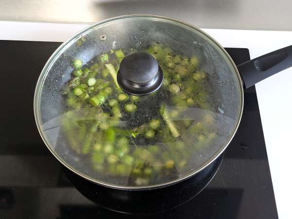 Кремообразна паста с аспержи и бекон: лесна и вкусна рецепта - Подготовка стъпка 3