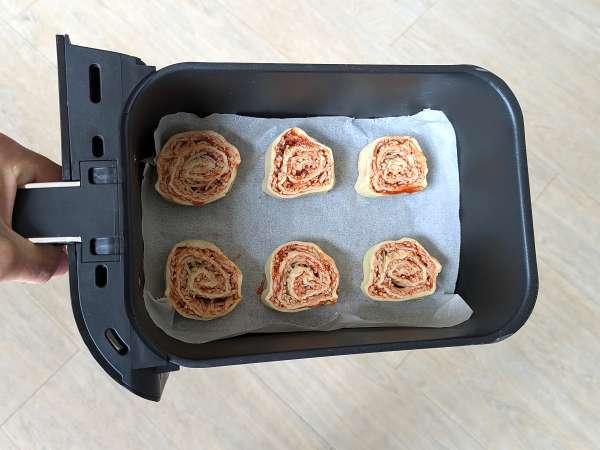 Рула от бутер тесто във фритюрник: бърза и лесна рецепта - Подготовка стъпка 6