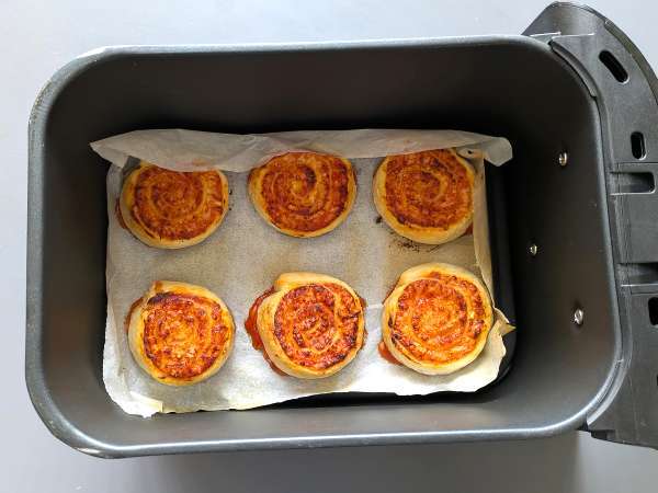 Рула от бутер тесто във фритюрник: бърза и лесна рецепта - Подготовка стъпка 7