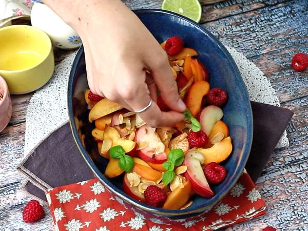 Плодова салата: праскови, кайсии, малини и други! - Подготовка стъпка 5
