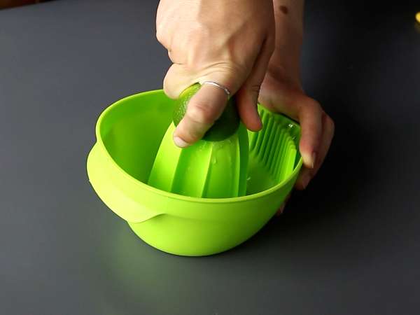 Салата от червени плодове: ягоди, малини, череши и диня, идеална за лятото! - Подготовка стъпка 2