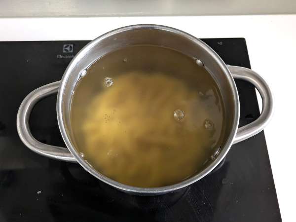 Студена паста с песто от рукола, чери домати и моцарела: свежата и бърза лятна рецепта - Подготовка стъпка 1