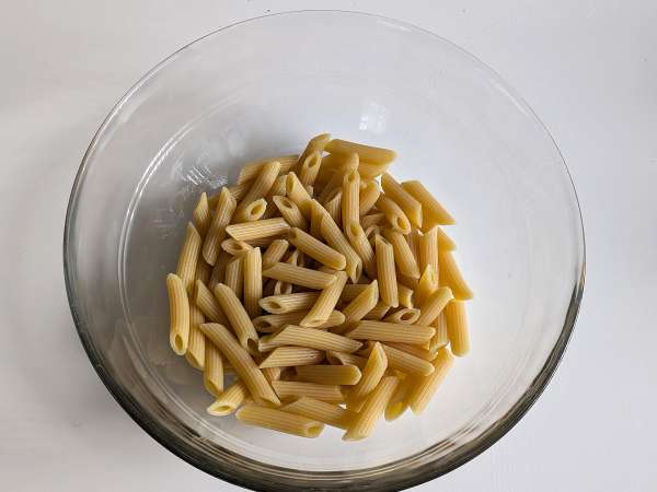 Студена паста с песто от рукола, чери домати и моцарела: свежата и бърза лятна рецепта - Подготовка стъпка 4