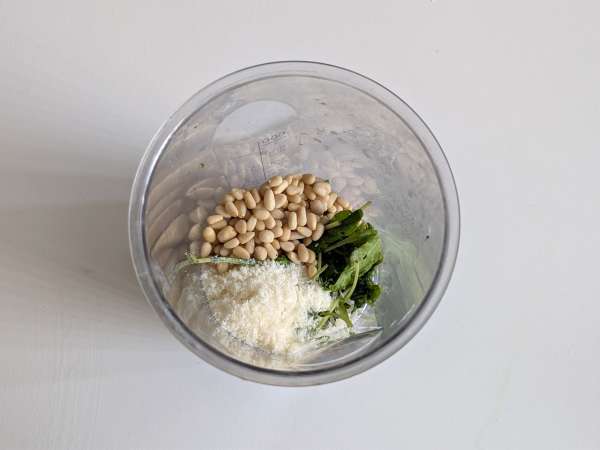 Свежо и кремообразно песто от рукола за 5 минути - Подготовка стъпка 1