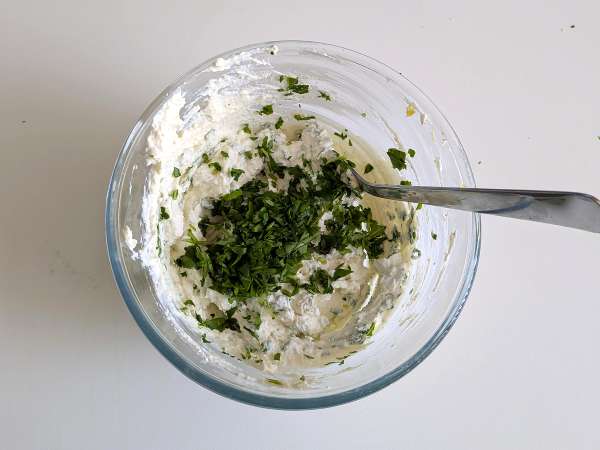 Tortelloni di bresaola, пълнени с ракета и сирене рикота: вкусни и готови за 10 минути! - Подготовка стъпка 3