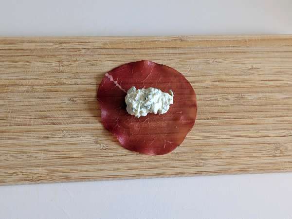 Tortelloni di bresaola, пълнени с ракета и сирене рикота: вкусни и готови за 10 минути! - Подготовка стъпка 4