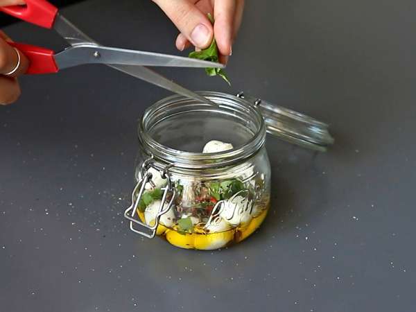 Мариновани топчета моцарела за аперитив или салата! - Подготовка стъпка 2