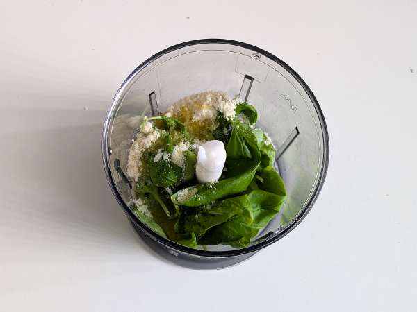 Пикантен чийзкейк с босилек и чери домати в една порция: вкусна идея за бюфети и аперитиви - Подготовка стъпка 4