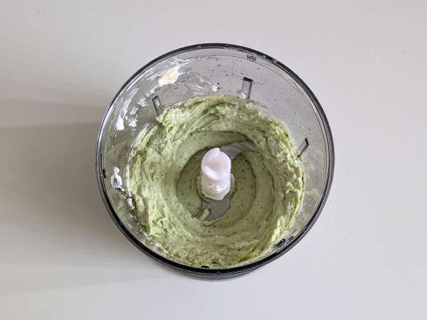 Пикантен чийзкейк с босилек и чери домати в една порция: вкусна идея за бюфети и аперитиви - Подготовка стъпка 5