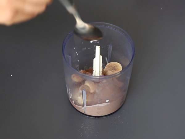 Шоколадов суроватъчен суперпротеинов сладолед, готов за 5 минути! - Подготовка стъпка 2