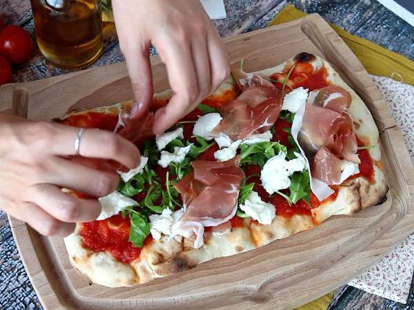 Вкусна пинса, която се приготвя много бързо - Подготовка стъпка 4