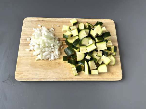 Крем от тиквички със зелена ябълка и кисело мляко, готов за 30 минути - Подготовка стъпка 1