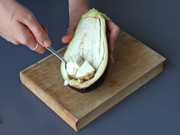 Пълнени патладжани с моцарела au gratin - Подготовка стъпка 1