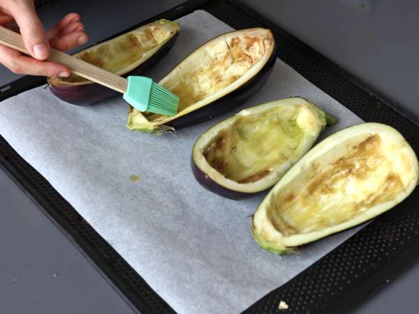 Пълнени патладжани с моцарела au gratin - Подготовка стъпка 2