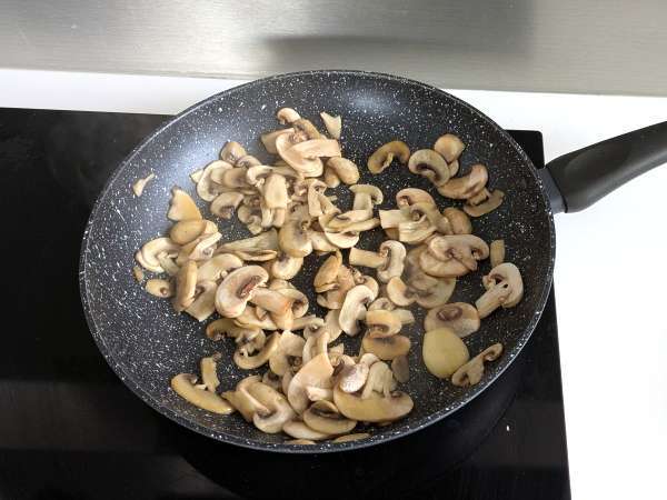 Тиквено кюфте с гъби и жилаво сирене скаморца: вкусна и лесна печена рецепта - Подготовка стъпка 3