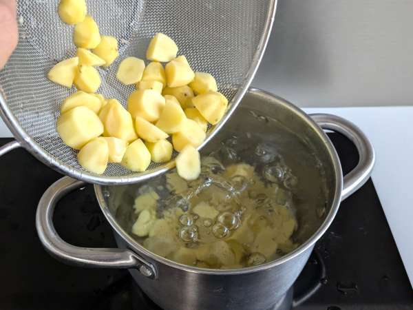 Кремообразни печени картофи cacio e pepe: лесната гарнитура, която побърква всички! - Подготовка стъпка 2