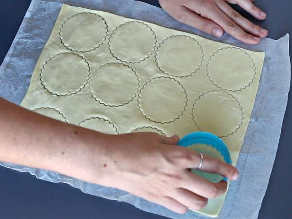 Хелоуински тарталети с гъби, чесън и билково сирене - Подготовка стъпка 1