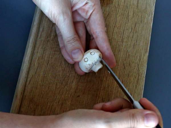 Хелоуински тарталети с гъби, чесън и билково сирене - Подготовка стъпка 4