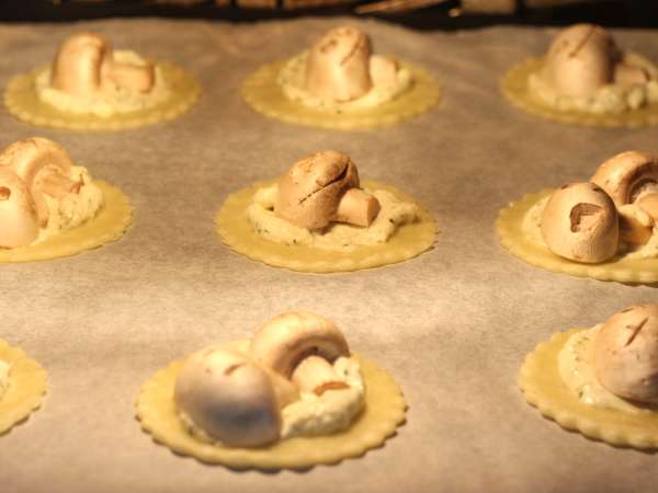 Хелоуински тарталети с гъби, чесън и билково сирене - Подготовка стъпка 7