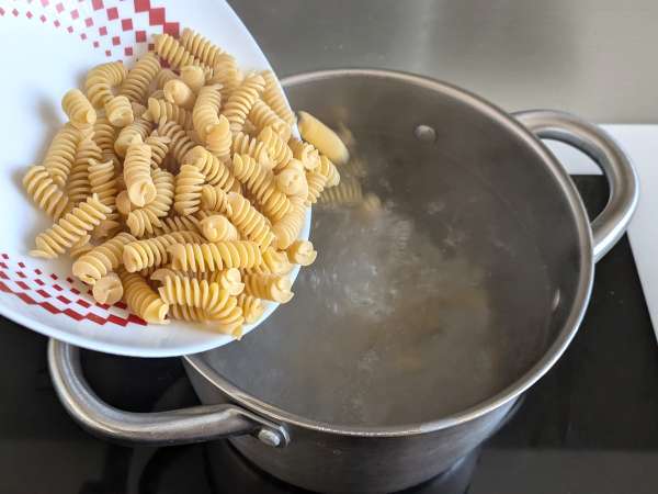 Кремообразна паста с радикио, хрупкав бекон и орехи: бърза и неустоима рецепта - Подготовка стъпка 3